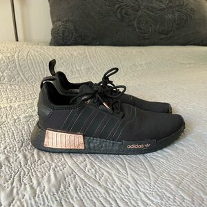 Women’s size 9 - Adidas NMD R1 Black Rose Gold Metallic 2022